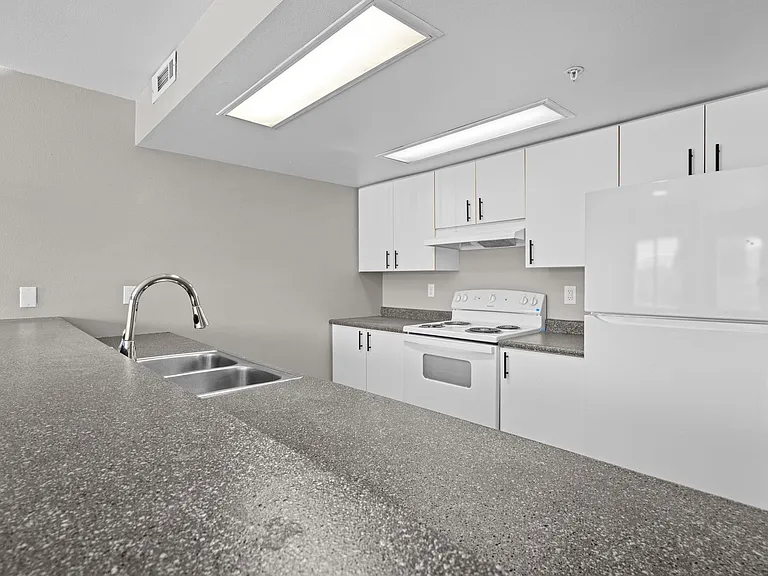 Gateway Crossing Apartments — Photo 35