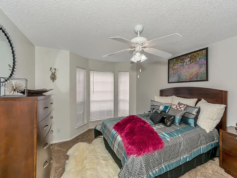 Centerpoint Apartments — Photo 14
