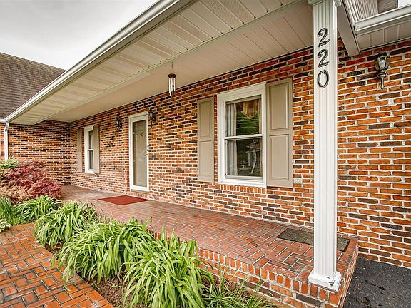 5th image of 220 Mayfield Dr