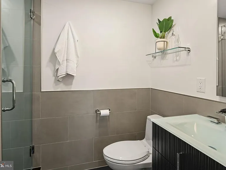2403 Grays Ferry Ave — Photo 20