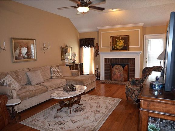 5th image of 940 Freshwood Ct