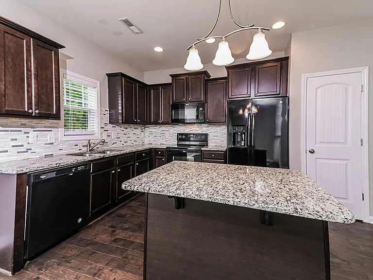 157 Golden Gate Pkwy — Photo 8