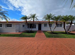 10475 SW 42nd Ter, Miami, FL 33165