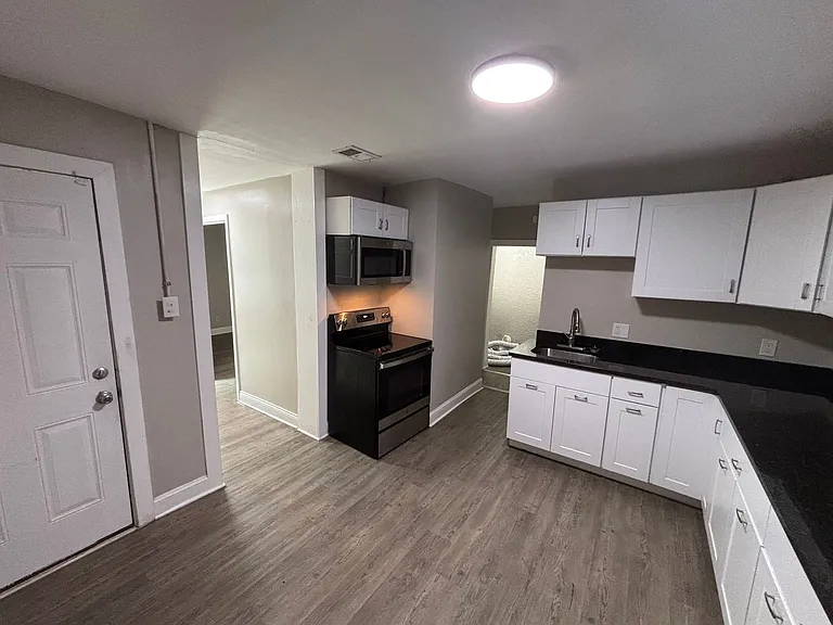 2331 Cedar St — Photo 4
