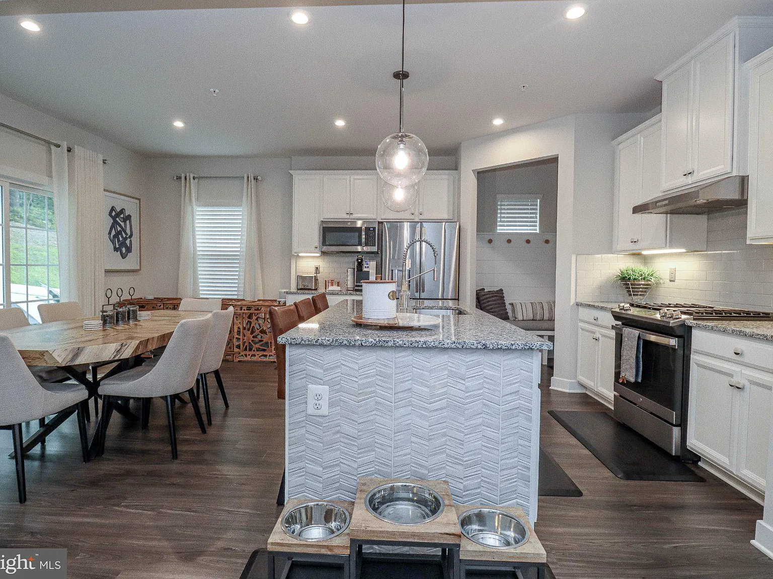 4 bed, 3.5 bath, 2457 sqft, $4,500 — Photo 4