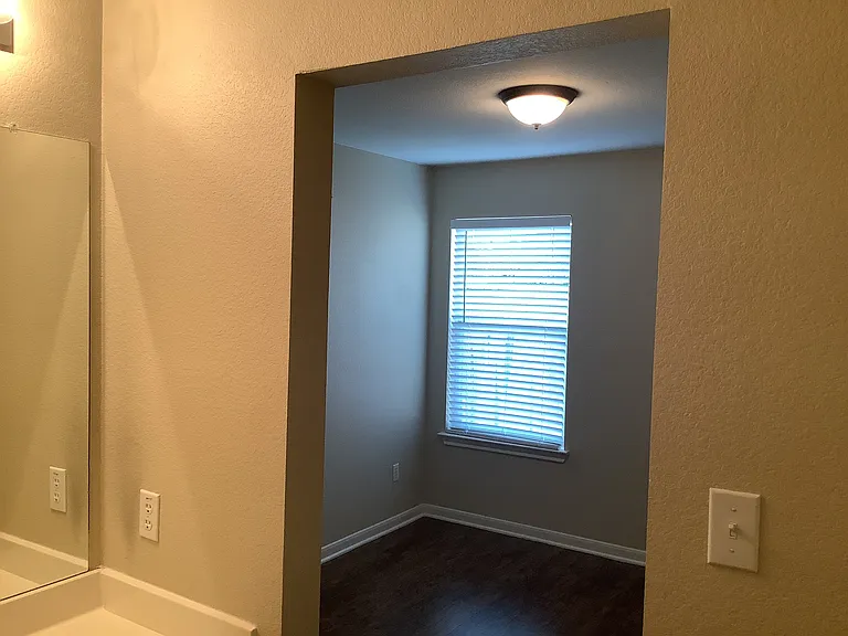 101 Hanstrom Dr — Photo 17