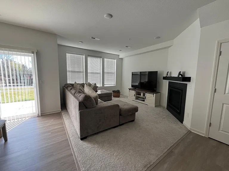 4704 Airlake Curv — Photo 5