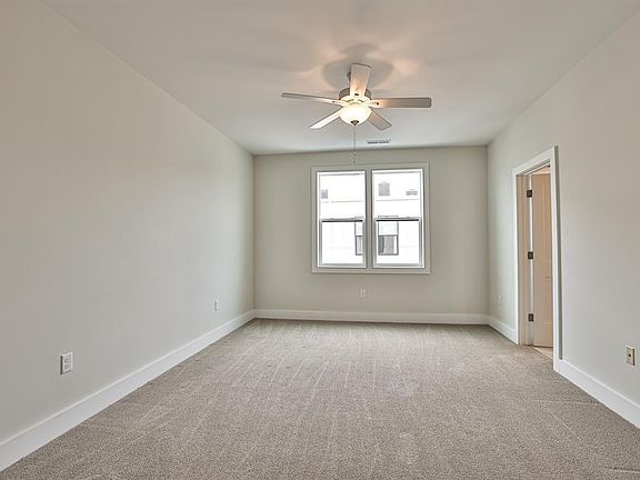 4th image of 2711D Hyde Park Ave