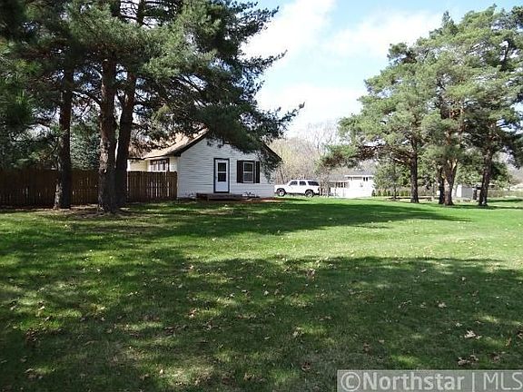 3rd image of 1125 Peony Ln N