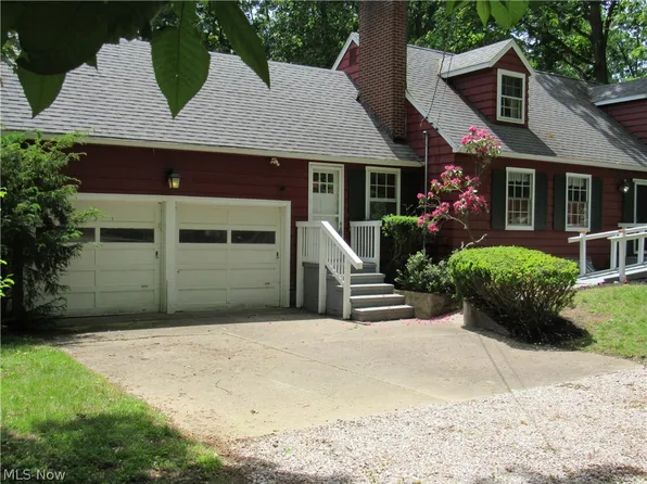 626 Tall Trees Dr, Ashtabula, OH 44004