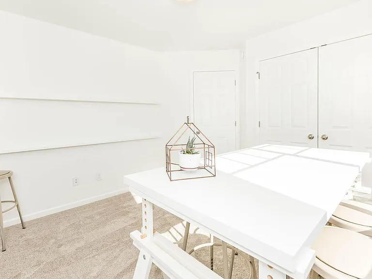 824 Cathy Dr W — Photo 13