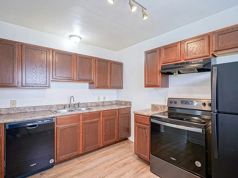 5159 E 16th St #E16 — Photo 15