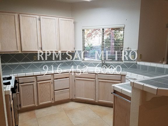 4th image of 215 S Emerald Oak Dr