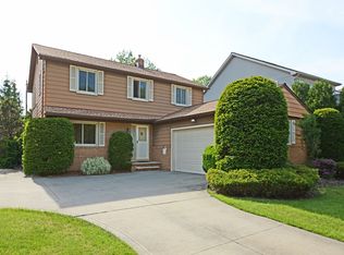 2156 Fenway Dr, Beachwood, OH