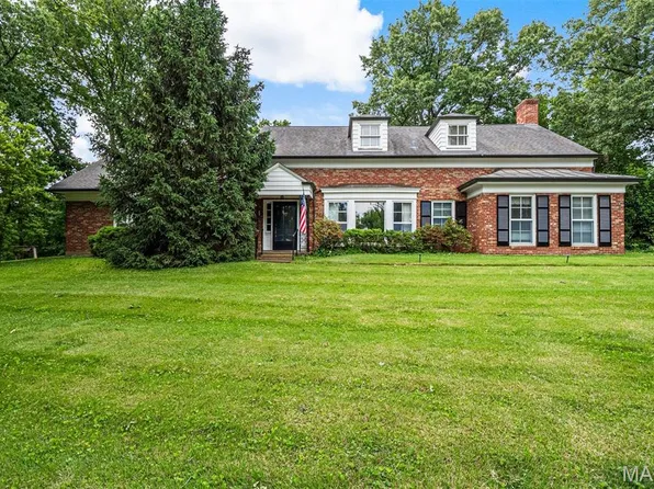 7 Robin Hill Ln, Saint Louis, MO 63124