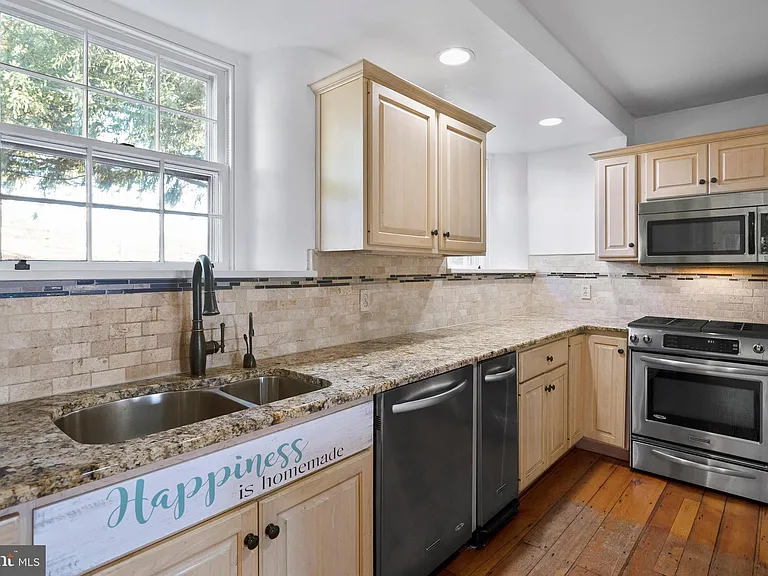 1025 N Chatham Rd — Photo 9