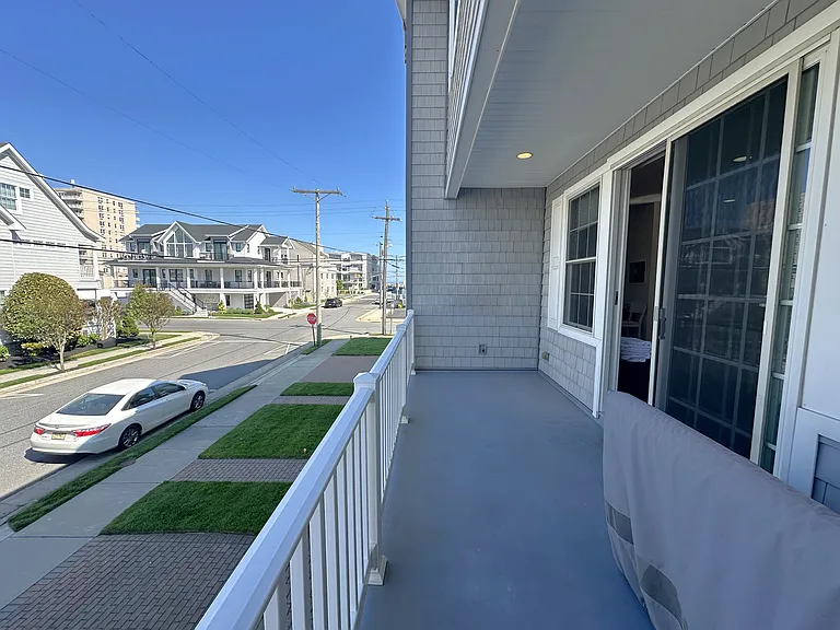 32 S Madison Ave — Photo 12