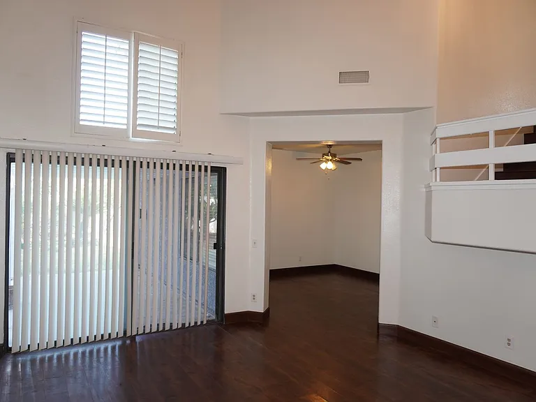 10386 Meadow Creek Dr — Photo 9