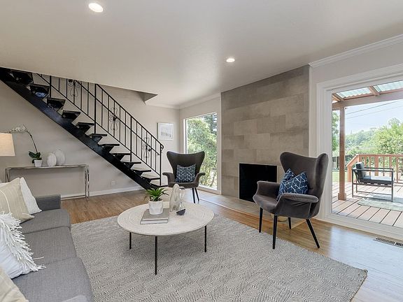 4th image of 1012 Chesterton Ave
