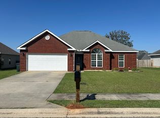 102 Stablegate Ln, Bonaire, GA 31005