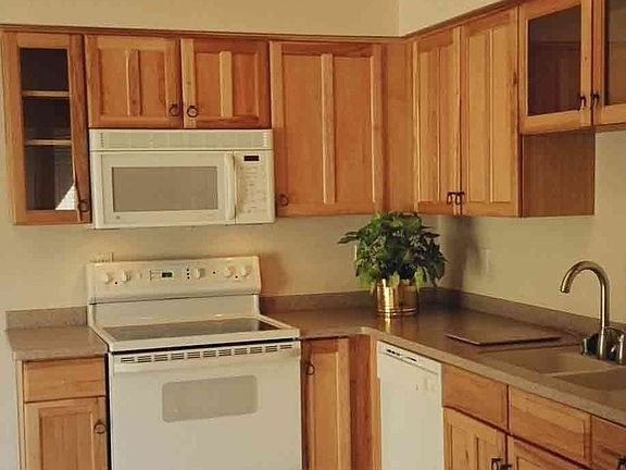 Eat-in Full Kitchen - Corian Counters