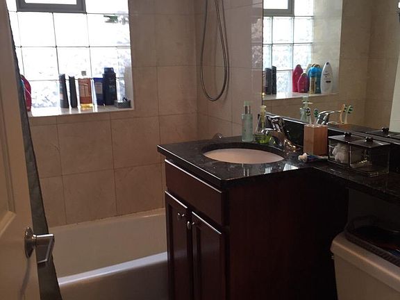 2nd image of 4865 N Hermitage Ave #2EAST