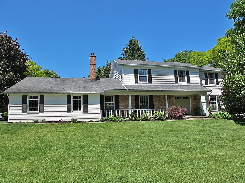 1st image of 44 Whitecliff Dr