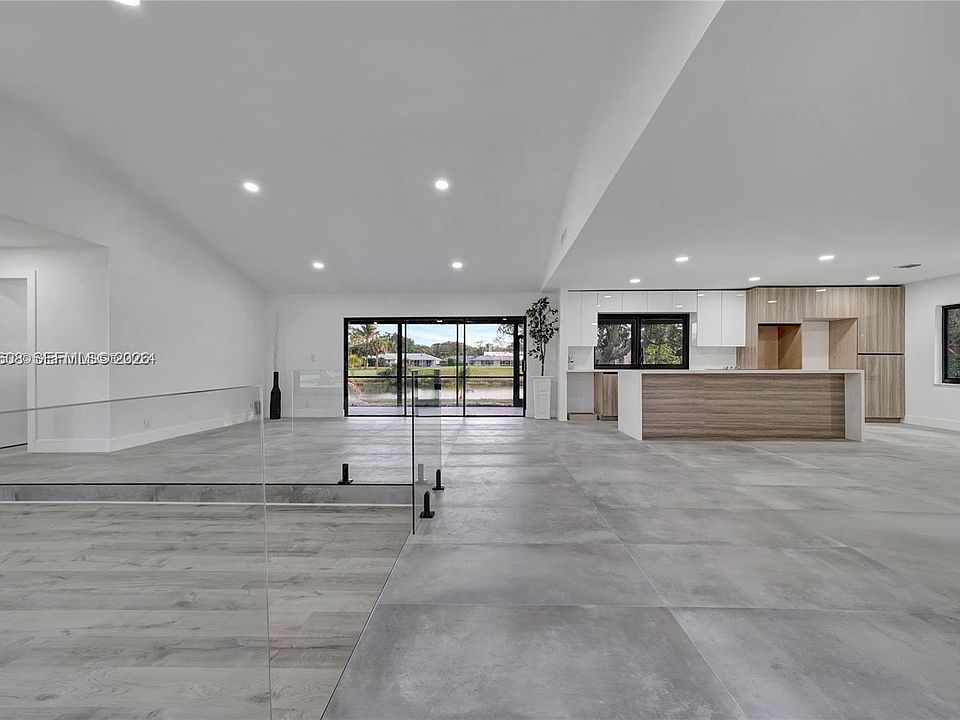 1st image of 3352 Lakeview Blvd