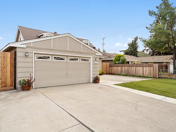 2nd image of 2342 Bluebell Ave