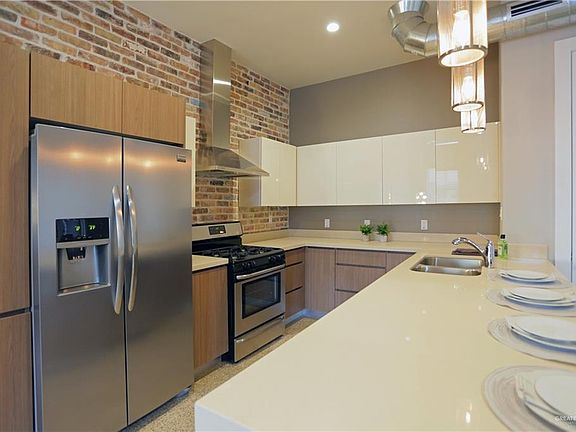 5th image of 318 E 18th St