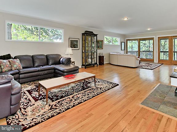 3rd image of 6224 Lakeview Dr
