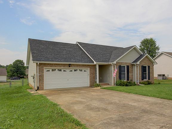 3rd image of 1741 Crestview Dr