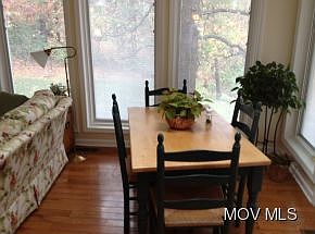 3rd image of 2219 Meadowview Dr