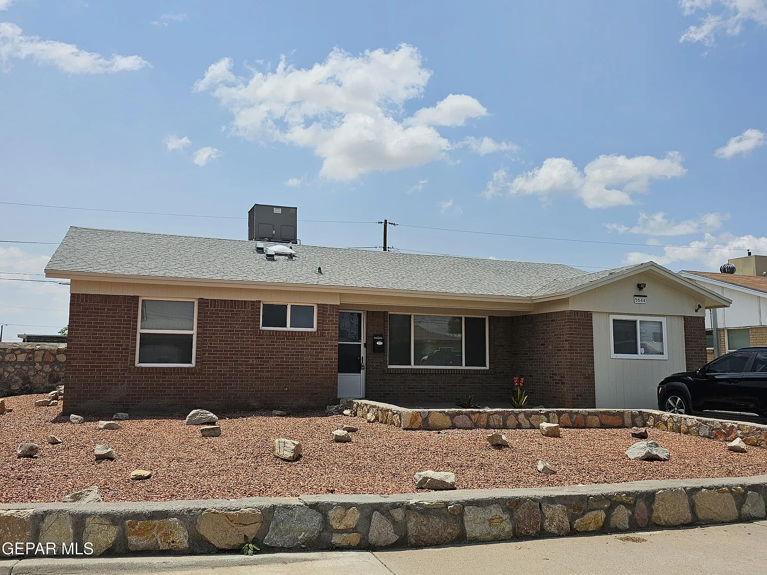 4 bed, 2.0 bath, 1456 sqft, $1,500 — Photo 2