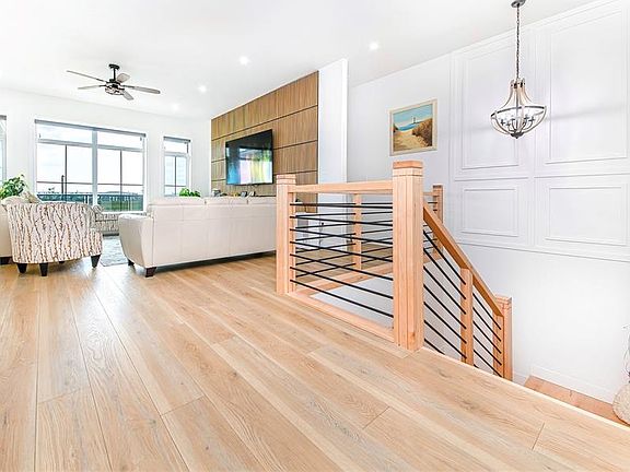 4th image of 618 Nightingale COVE