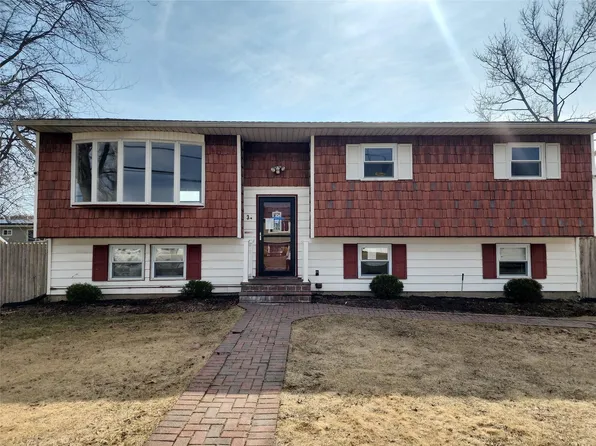 34 Essex Street, West Babylon, NY 11704