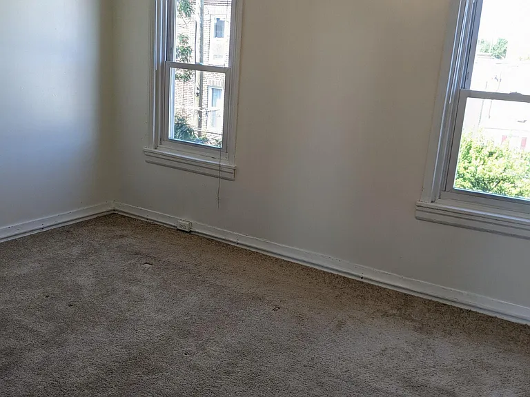 Almond St — Photo 15