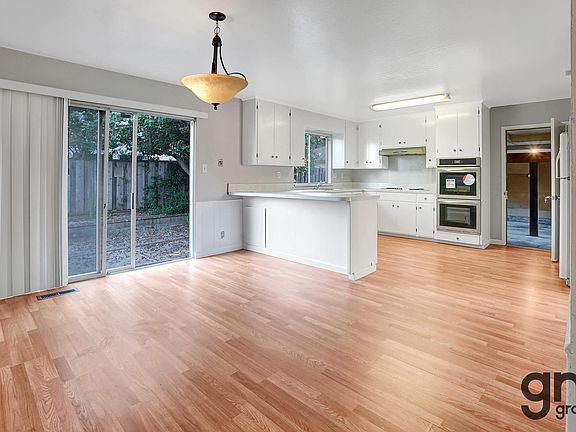 3rd image of 1524 Hawes Ct