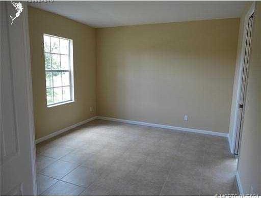 4th image of 2559 SE Ruskin Dr