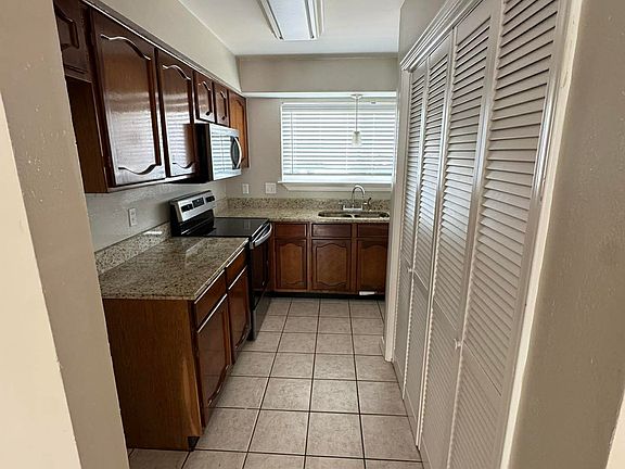 4th image of 217 Clearview Pkwy APT A
