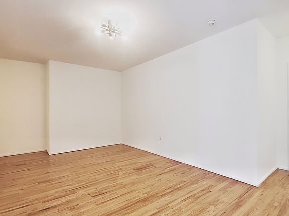 3rd image of 306 W 51st St APT 3D