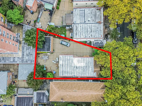 33 Manhattan Court image 2 of 32