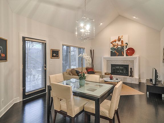 Kitchen eating area
