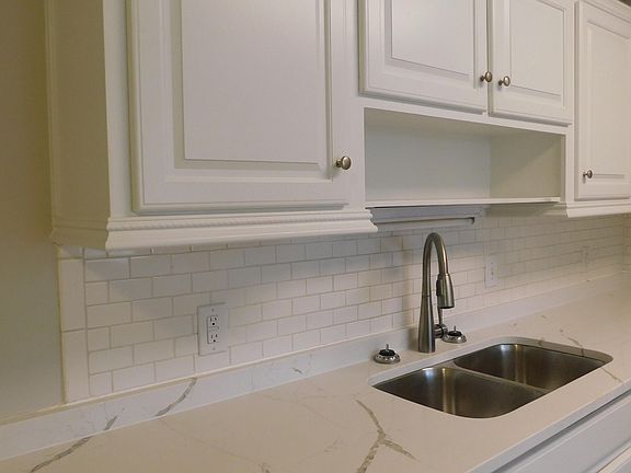3rd image of 211 Quail Drive