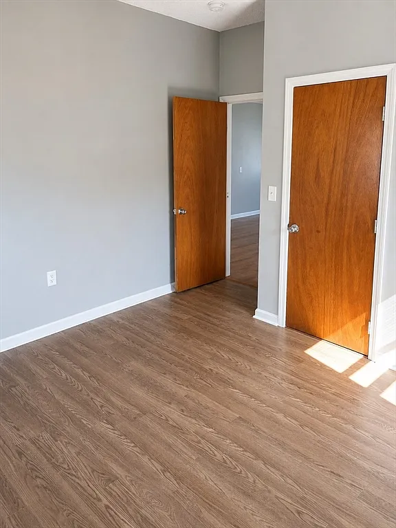 3 bed, 1.0 bath, 956 sqft, $1,800 — Photo 3