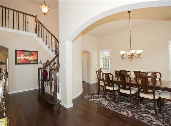 3rd image of 10216 Ashburn Dr