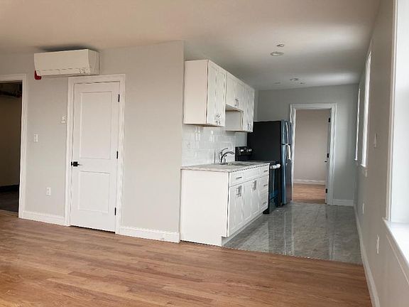 4th image of 32 Newport Ave #31