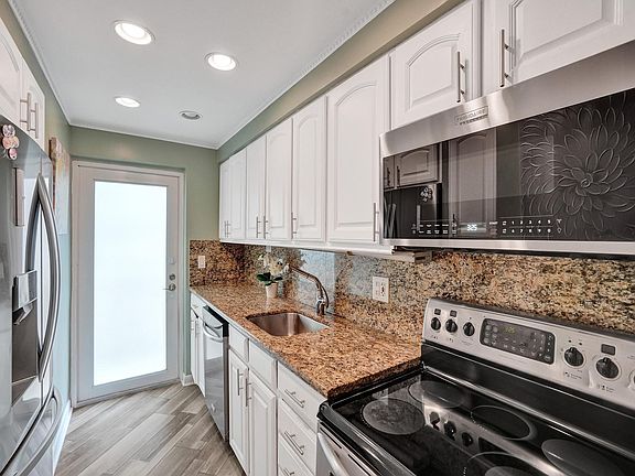 4th image of 710 N Ocean Boulevard #203