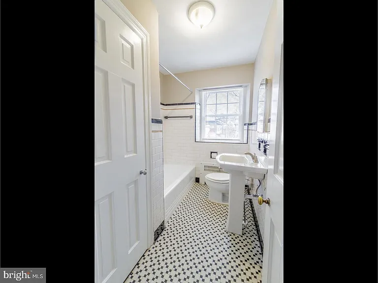 709 N Broom St — Photo 9
