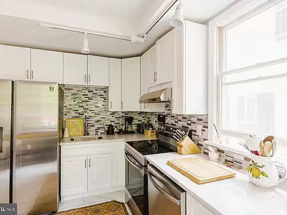 4th image of 152 Mercer St